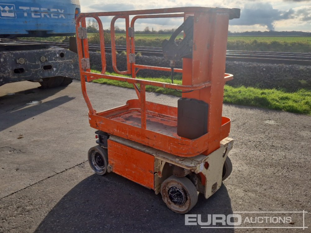 2010 JLG 1230ES - Nacelle: photos 3 2010 JLG 1230ES - Nacelle: photos 3