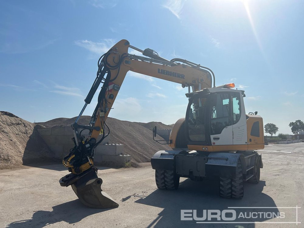 2016 Liebherr A914 Compact - Pelle sur pneus: photos 1 2016 Liebherr A914 Compact - Pelle sur pneus: photos 1