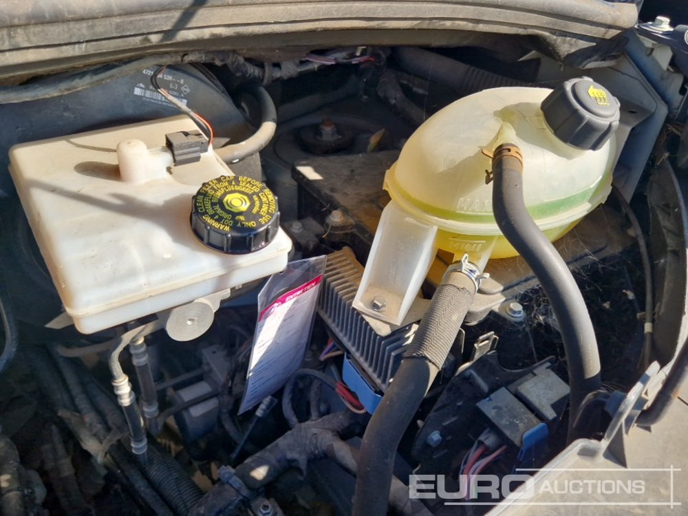 Camion avec nacelle 2019 Renault Master: photos 16