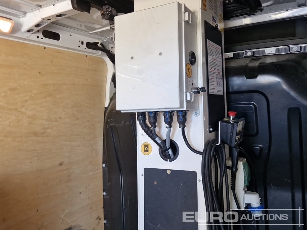 Camion avec nacelle 2019 Renault Master: photos 24
