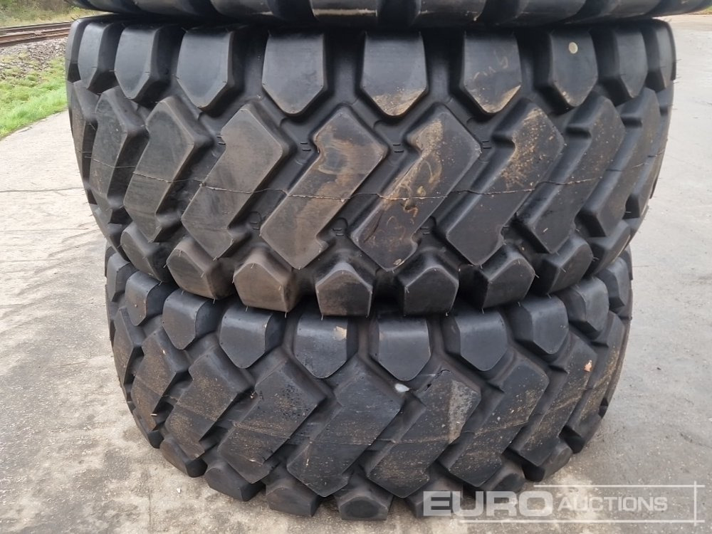 23.5-25 Truck Tyres (3 of) - Pneu: photos 3 23.5-25 Truck Tyres (3 of) - Pneu: photos 3