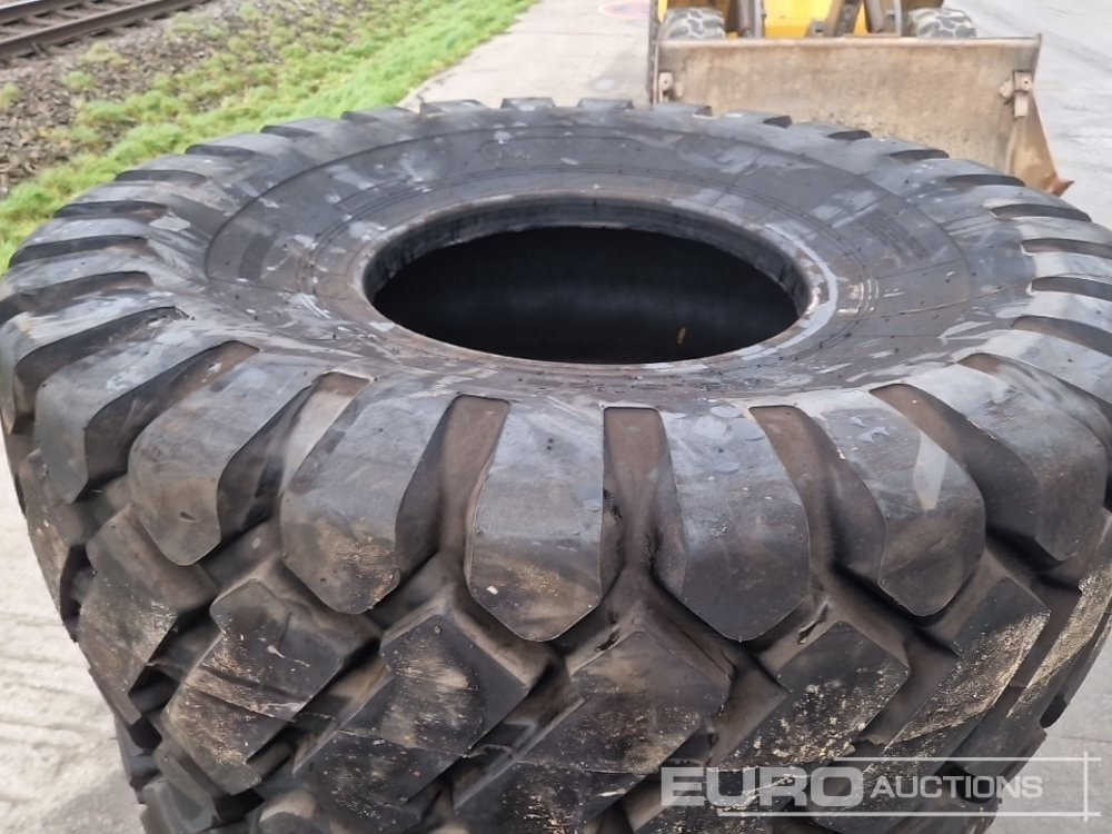 23.5-25 Truck Tyres (3 of) - Pneu: photos 5 23.5-25 Truck Tyres (3 of) - Pneu: photos 5