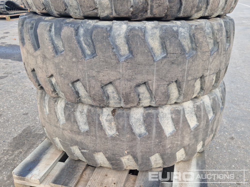 335/80/20 Tyres (4 of) - Pneu: photos 4 335/80/20 Tyres (4 of) - Pneu: photos 4