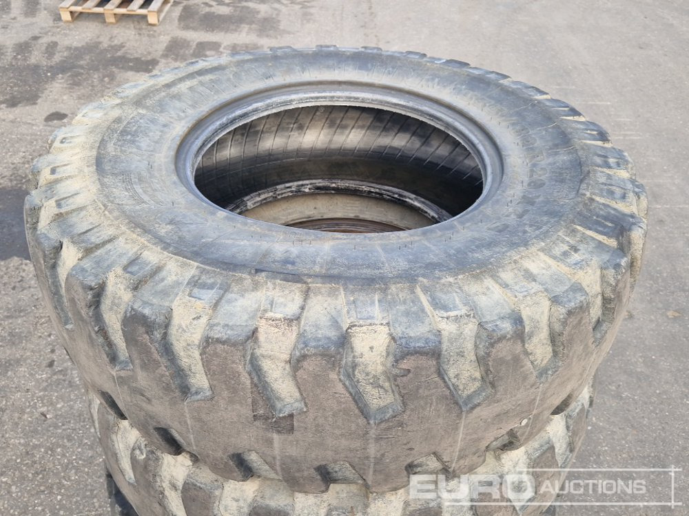 335/80/20 Tyres (4 of) - Pneu: photos 5 335/80/20 Tyres (4 of) - Pneu: photos 5