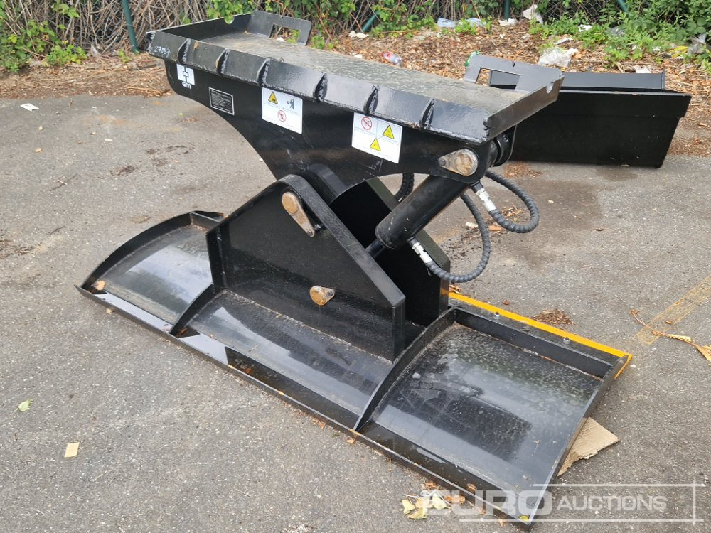 Unused 71" Snowblade to suit Skidsteer - Accessoire pour Mini chargeuse: photos 1 Unused 71" Snowblade to suit Skidsteer - Accessoire pour Mini chargeuse: photos 1