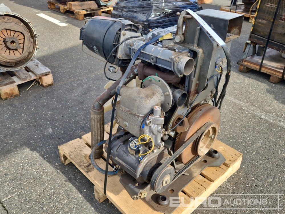 Deutz 2 Cylinder Diesel Engine - Moteur: photos 4 Deutz 2 Cylinder Diesel Engine - Moteur: photos 4
