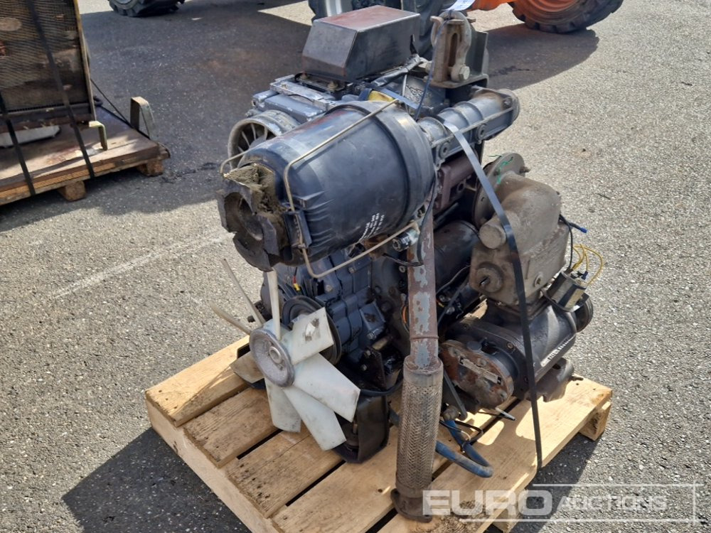 Deutz 2 Cylinder Diesel Engine - Moteur: photos 3 Deutz 2 Cylinder Diesel Engine - Moteur: photos 3