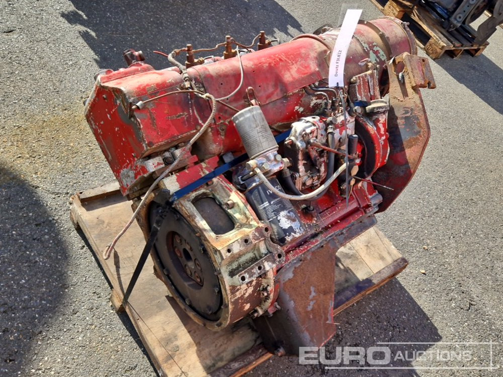Deutz 3 Cylinder Diesel Engine - Moteur: photos 1 Deutz 3 Cylinder Diesel Engine - Moteur: photos 1
