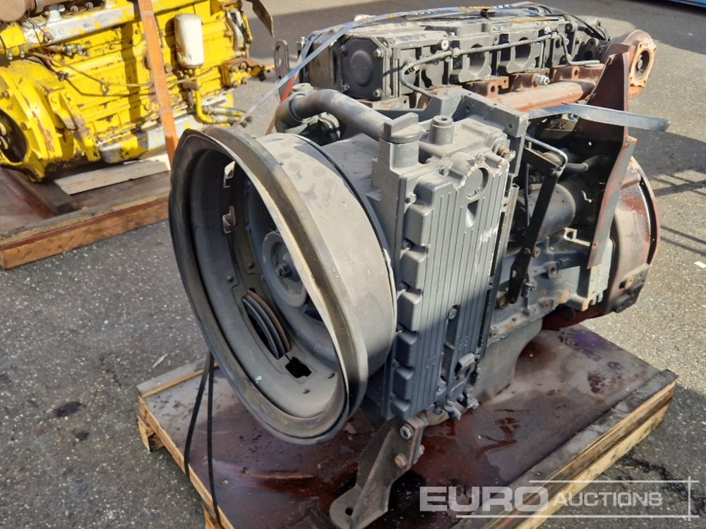 Deutz 4 Cylinder Turbo Diesel Engine - Moteur: photos 3 Deutz 4 Cylinder Turbo Diesel Engine - Moteur: photos 3