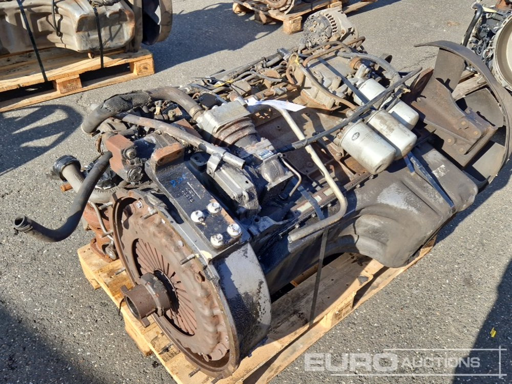 Deutz 6 Cylinder Turbo Diesel Engine - Moteur: photos 1 Deutz 6 Cylinder Turbo Diesel Engine - Moteur: photos 1