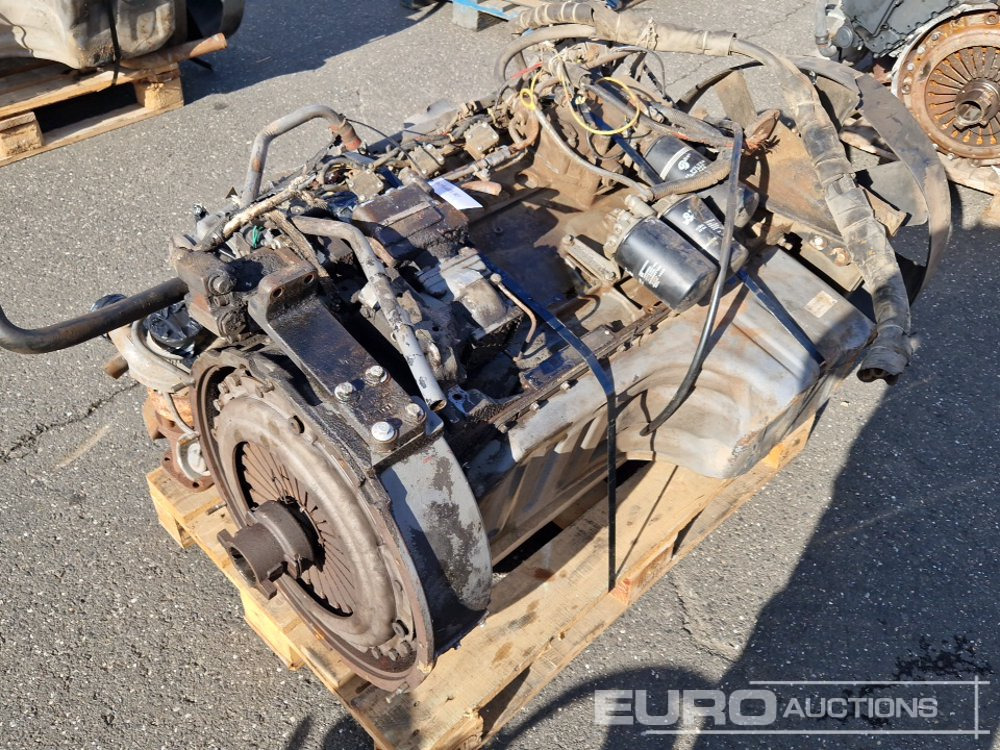 Deutz 6 Cylinder Turbo Diesel Engine - Moteur: photos 1 Deutz 6 Cylinder Turbo Diesel Engine - Moteur: photos 1