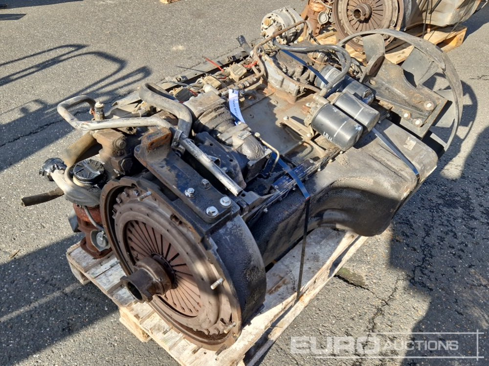 Deutz 6 Cylinder Turbo Diesel Engine - Moteur: photos 1 Deutz 6 Cylinder Turbo Diesel Engine - Moteur: photos 1