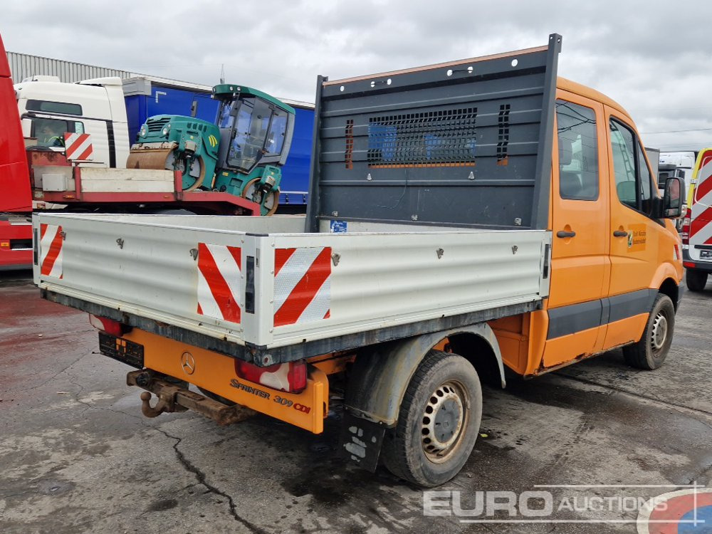 Mercedes Benz Sprinter 309CDI - Utilitaire plateau: photos 5 Mercedes Benz Sprinter 309CDI - Utilitaire plateau: photos 5
