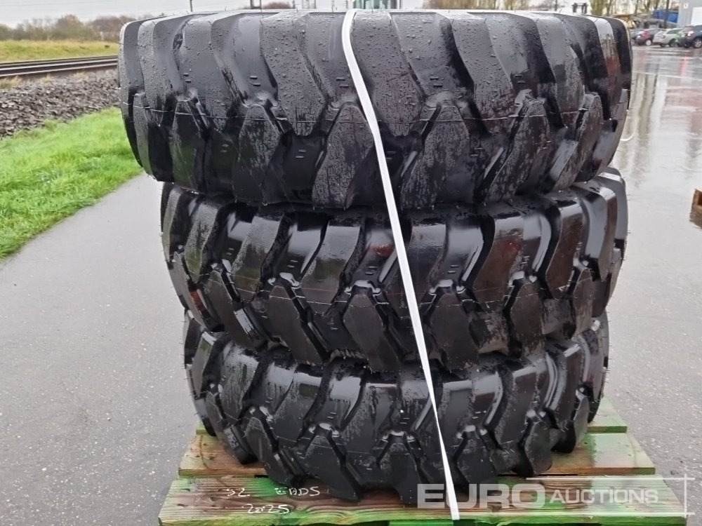 Mitas 15.5-25 Tyres (3 of) - Pneu: photos 3 Mitas 15.5-25 Tyres (3 of) - Pneu: photos 3