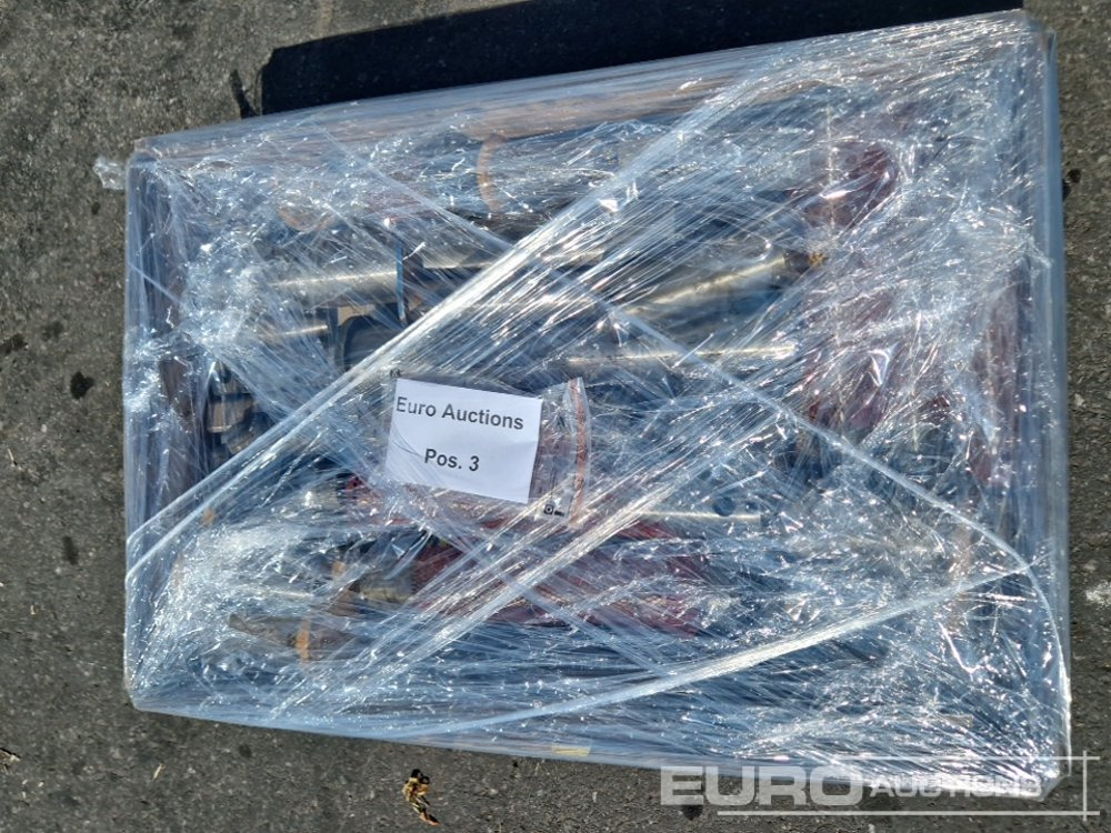 Pallet of Assorted Bucket Pins New +unused - Godet: photos 1 Pallet of Assorted Bucket Pins New +unused - Godet: photos 1