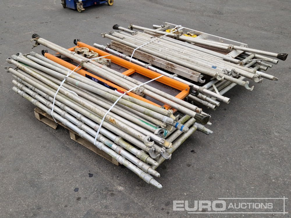 Pallets of Scaffolding (2 of) - Matériel de chantier: photos 1 Pallets of Scaffolding (2 of) - Matériel de chantier: photos 1