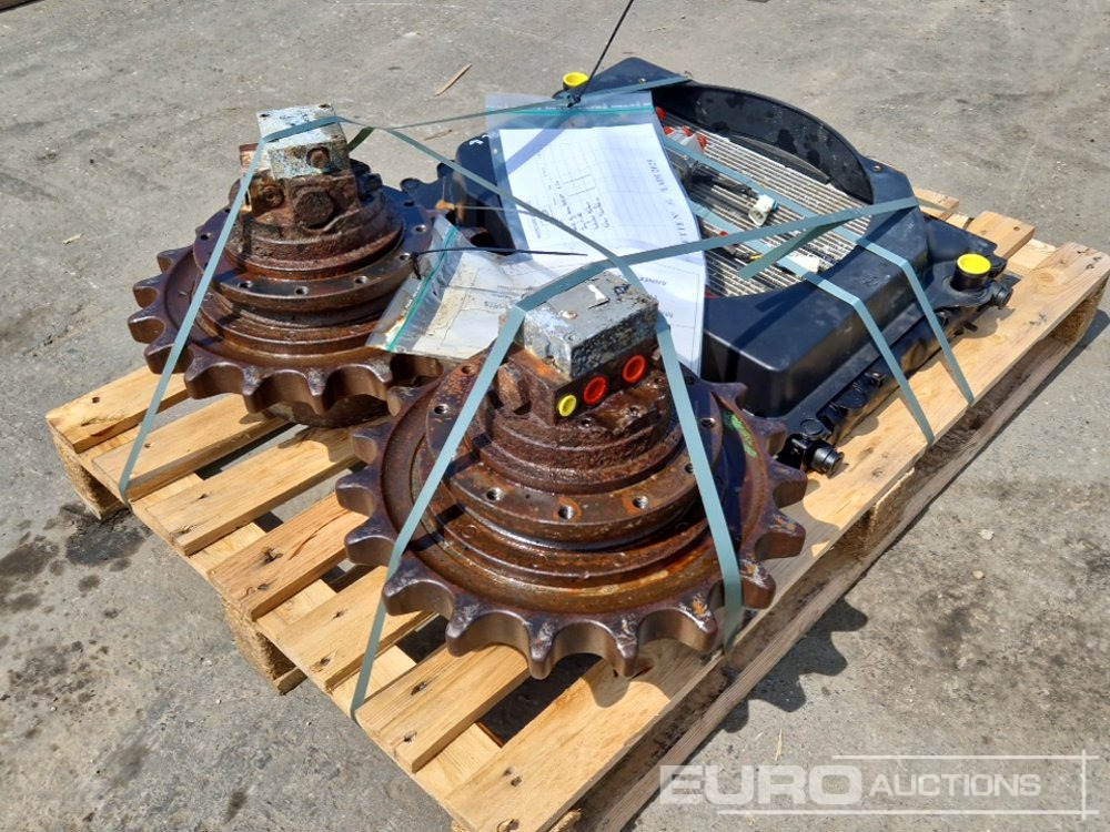 Pallet of Final Drives, Joystick, Radiator to suut Bobcat E50 - Pièces de rechange pour Pelle: photos 4 Pallet of Final Drives, Joystick, Radiator to suut Bobcat E50 - Pièces de rechange pour Pelle: photos 4