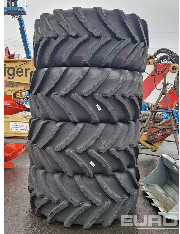 Unused Firestone 800/65R32 Tyres (4 of) - Pneu: photos 1 Unused Firestone 800/65R32 Tyres (4 of) - Pneu: photos 1