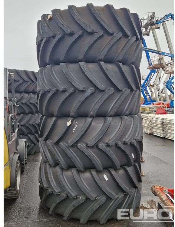Unused Firestone 900/60R32 Tyres (4 of) - Pneu: photos 1 Unused Firestone 900/60R32 Tyres (4 of) - Pneu: photos 1