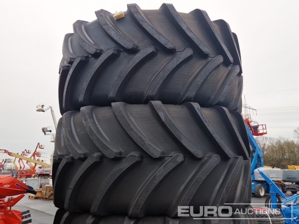 Unused Firestone 900/60R32 Tyres (4 of) - Pneu: photos 2 Unused Firestone 900/60R32 Tyres (4 of) - Pneu: photos 2