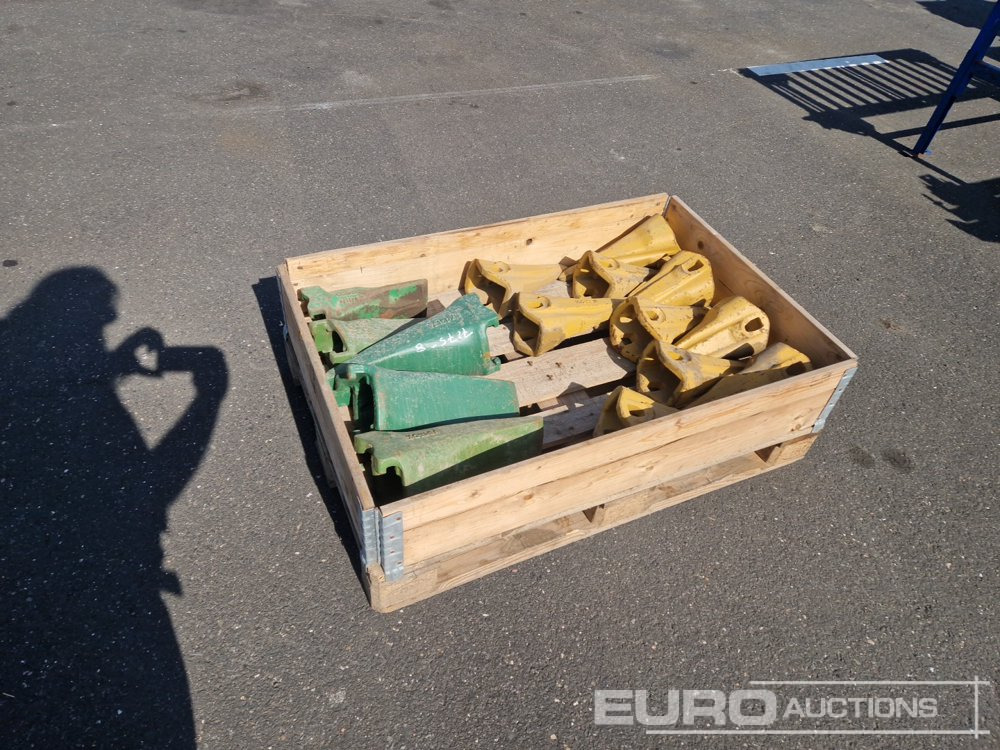 Unused Pallet of Assorted Bucket Teeth - Godet: photos 4 Unused Pallet of Assorted Bucket Teeth - Godet: photos 4