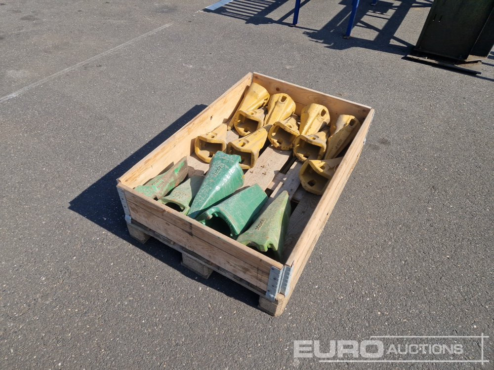 Unused Pallet of Assorted Bucket Teeth - Godet: photos 3 Unused Pallet of Assorted Bucket Teeth - Godet: photos 3