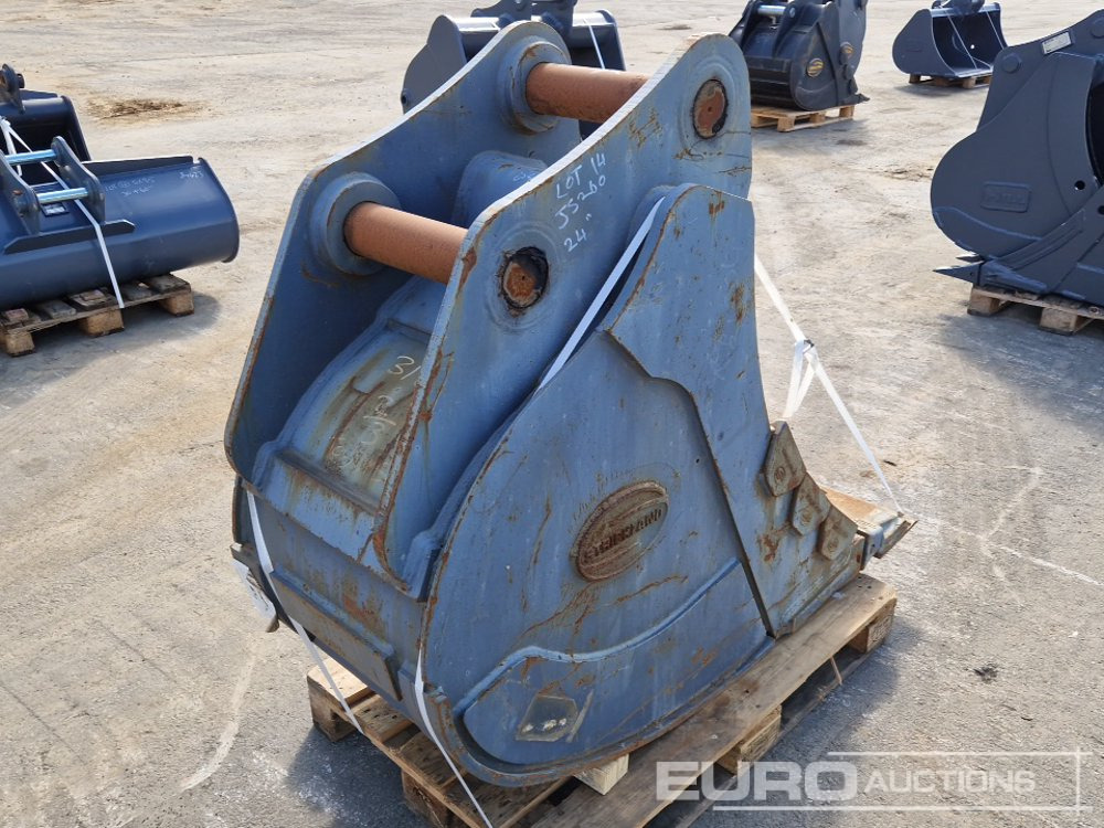 Unused Strickland 24" Digging Bucket to suit JCB JS260 - Godet: photos 3 Unused Strickland 24" Digging Bucket to suit JCB JS260 - Godet: photos 3