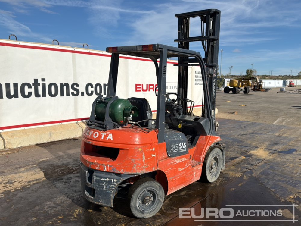 2006 Toyota 427FGF25 - Chariot élévateur: photos 5 2006 Toyota 427FGF25 - Chariot élévateur: photos 5