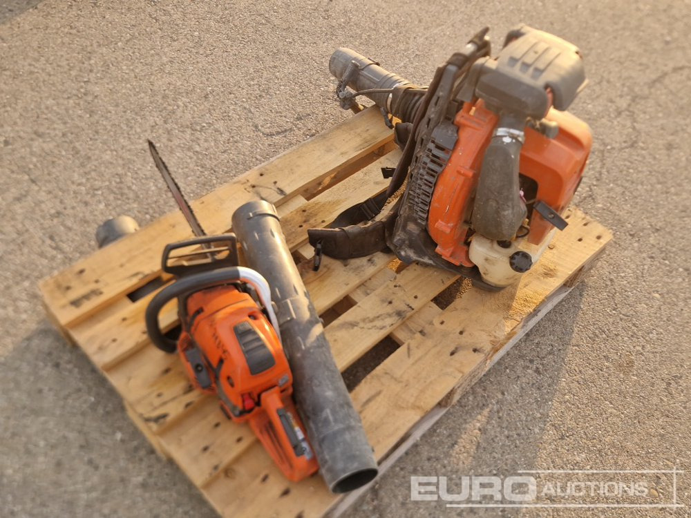 Husqvarna 562XP Gasoline Chainsaw, 580BTS Backpack Leaf Blower - Matériel de chantier: photos 1 Husqvarna 562XP Gasoline Chainsaw, 580BTS Backpack Leaf Blower - Matériel de chantier: photos 1