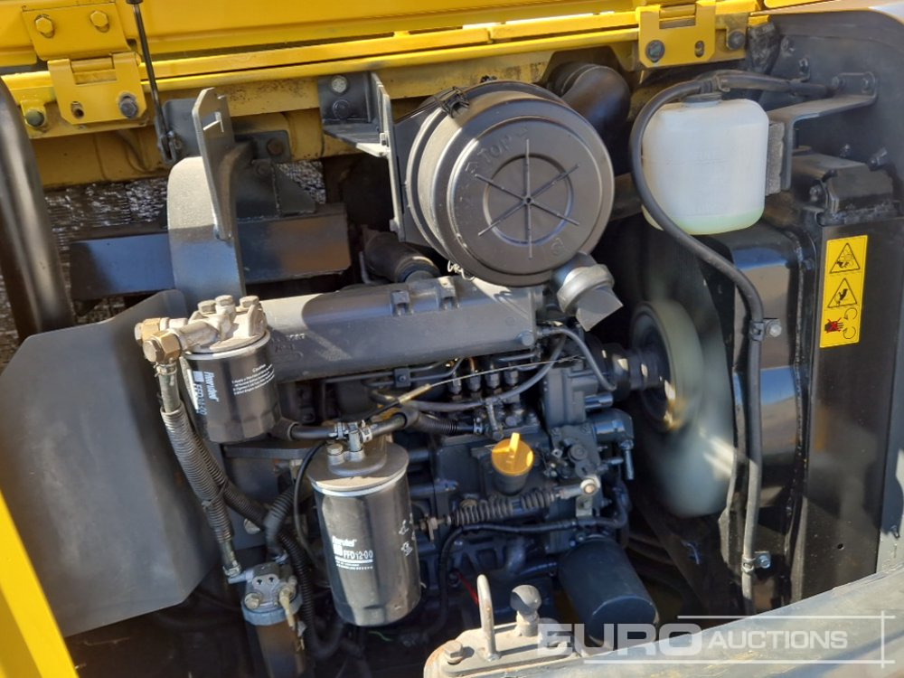 Mini pelle Komatsu PC56-7: photos 17