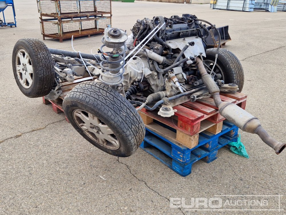 Pallet of Volvo XC70 Spares including Axles, Tyres, Engine components - Matériel de chantier: photos 3 Pallet of Volvo XC70 Spares including Axles, Tyres, Engine components - Matériel de chantier: photos 3
