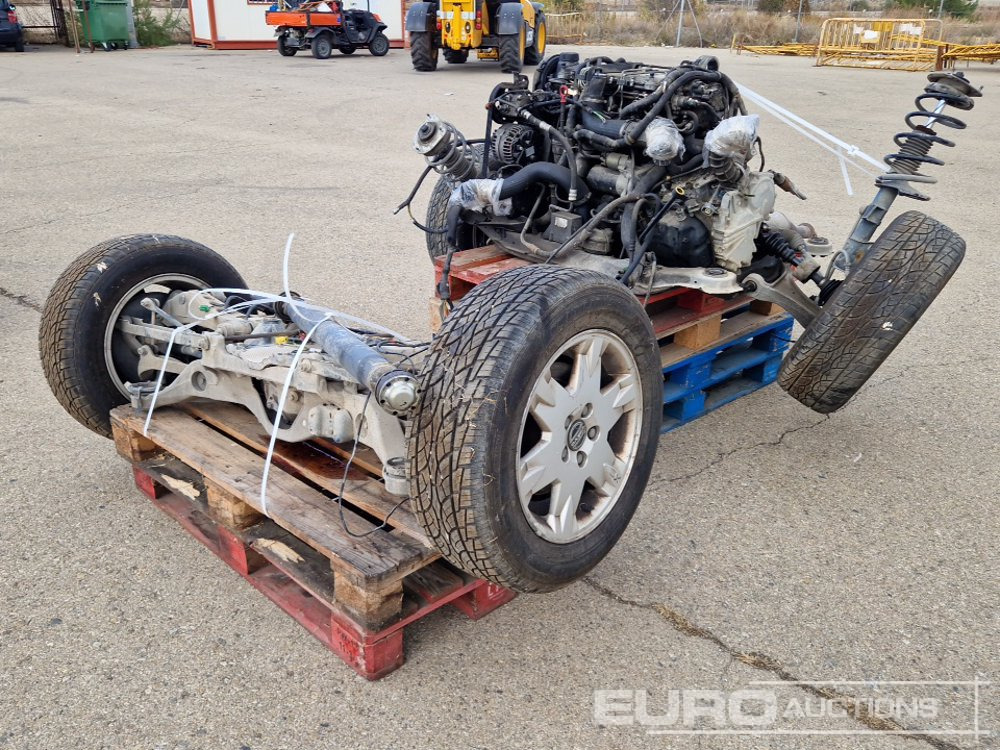 Pallet of Volvo XC70 Spares including Axles, Tyres, Engine components - Matériel de chantier: photos 2 Pallet of Volvo XC70 Spares including Axles, Tyres, Engine components - Matériel de chantier: photos 2