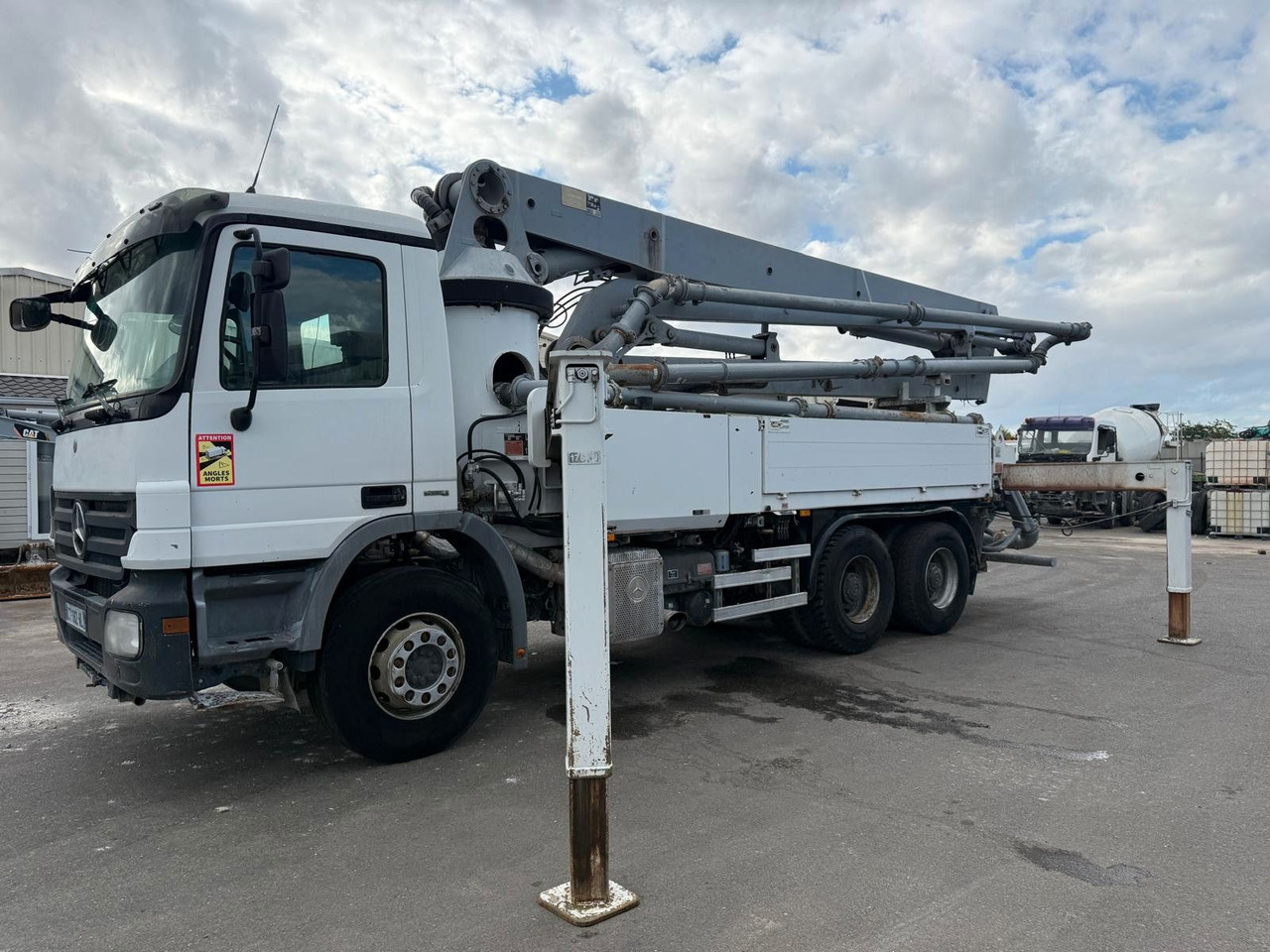 Mercedes-Benz Actros - Camion pompe: photos 1 Mercedes-Benz Actros - Camion pompe: photos 1