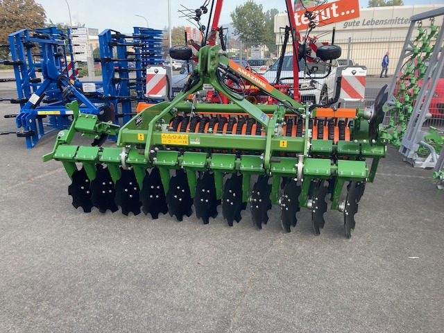 Amazone Catros 3003 - Cover crop: photos 1 Amazone Catros 3003 - Cover crop: photos 1