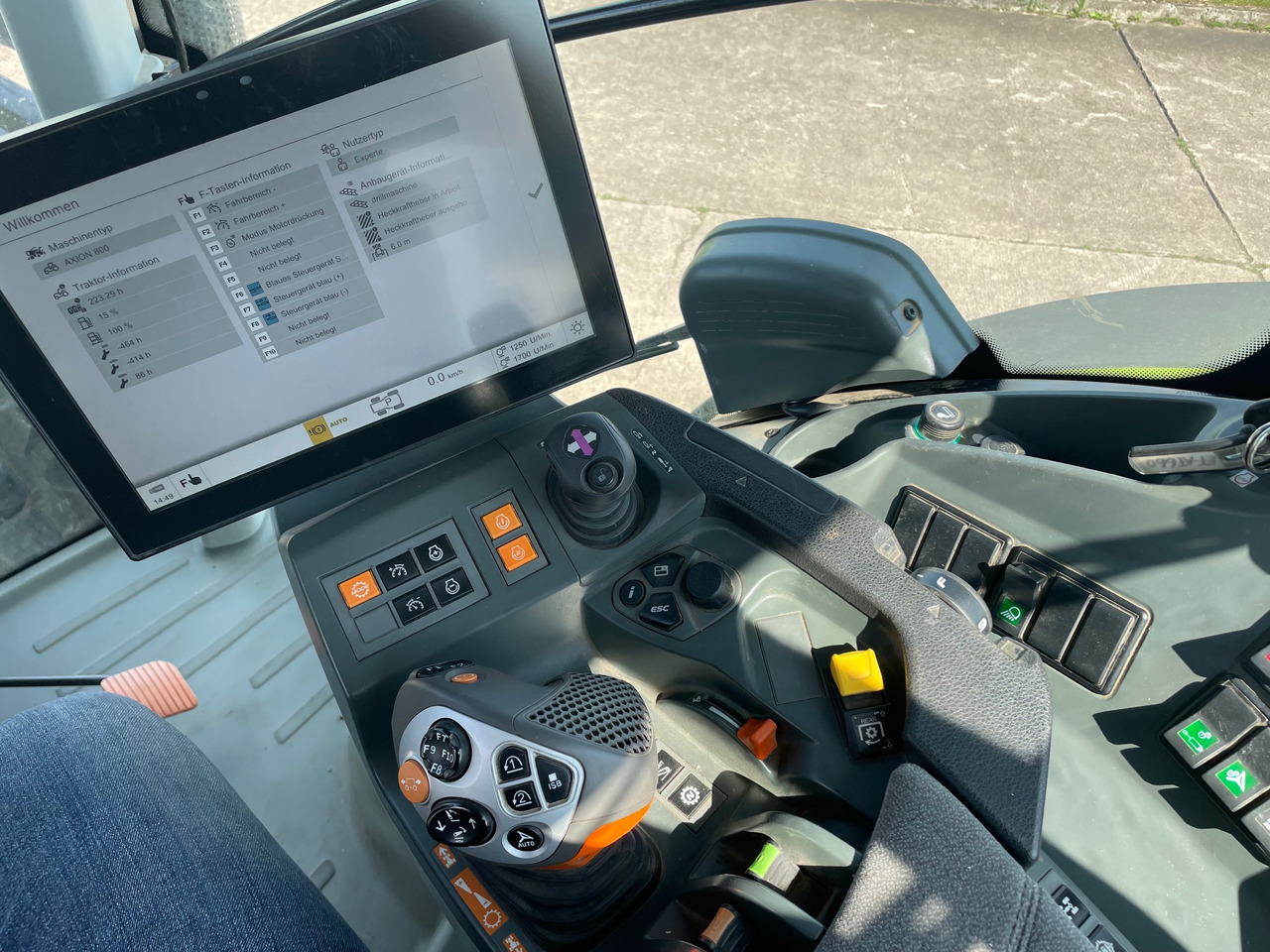 Claas Axion 870 CMATIC - Tracteur agricole: photos 3 Claas Axion 870 CMATIC - Tracteur agricole: photos 3