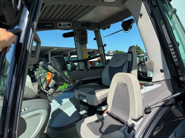 Deutz-Fahr Agrotron 6215 TTV Warrior-RTK - Tracteur agricole: photos 2 Deutz-Fahr Agrotron 6215 TTV Warrior-RTK - Tracteur agricole: photos 2