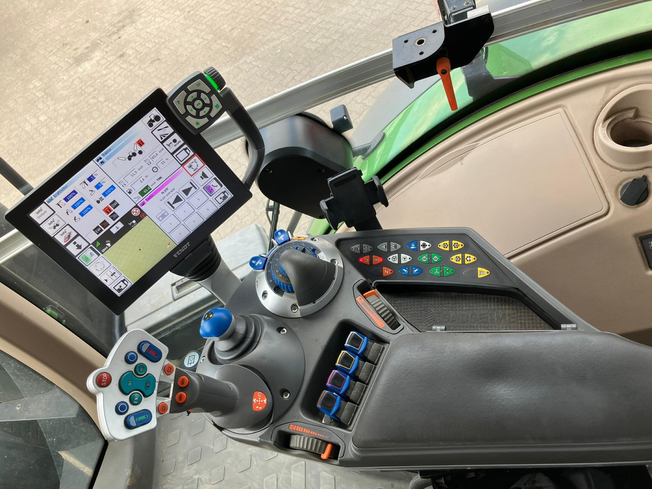 Fendt 1050 Vario Gen2 Profi Plus - Tracteur agricole: photos 2 Fendt 1050 Vario Gen2 Profi Plus - Tracteur agricole: photos 2