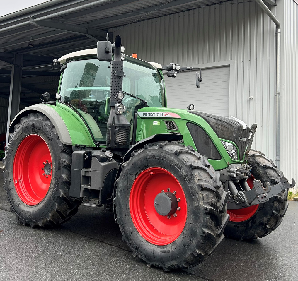 Fendt 714 Vario SCR Profi - Tracteur agricole: photos 1 Fendt 714 Vario SCR Profi - Tracteur agricole: photos 1