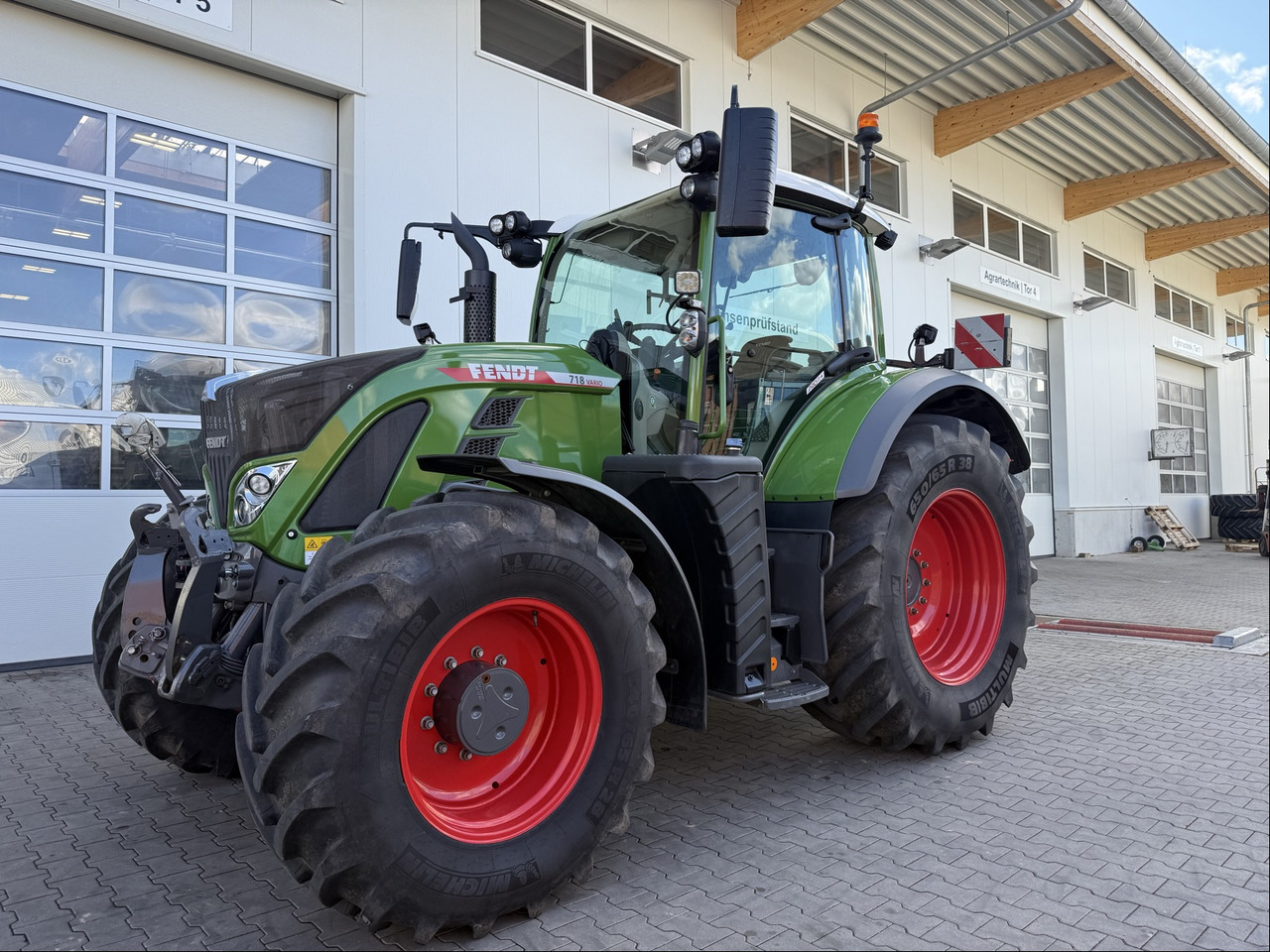 Fendt 718 Vario Gen6 ProfiPlus - Tracteur agricole: photos 1 Fendt 718 Vario Gen6 ProfiPlus - Tracteur agricole: photos 1