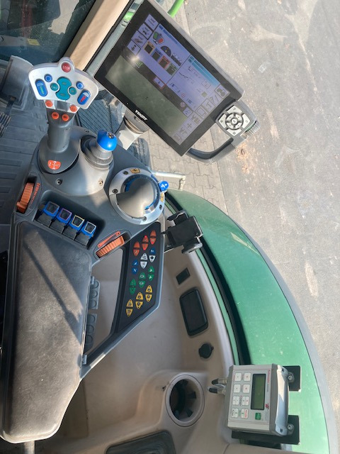 Fendt 724 Vario S4 Profi - Tracteur agricole: photos 4 Fendt 724 Vario S4 Profi - Tracteur agricole: photos 4