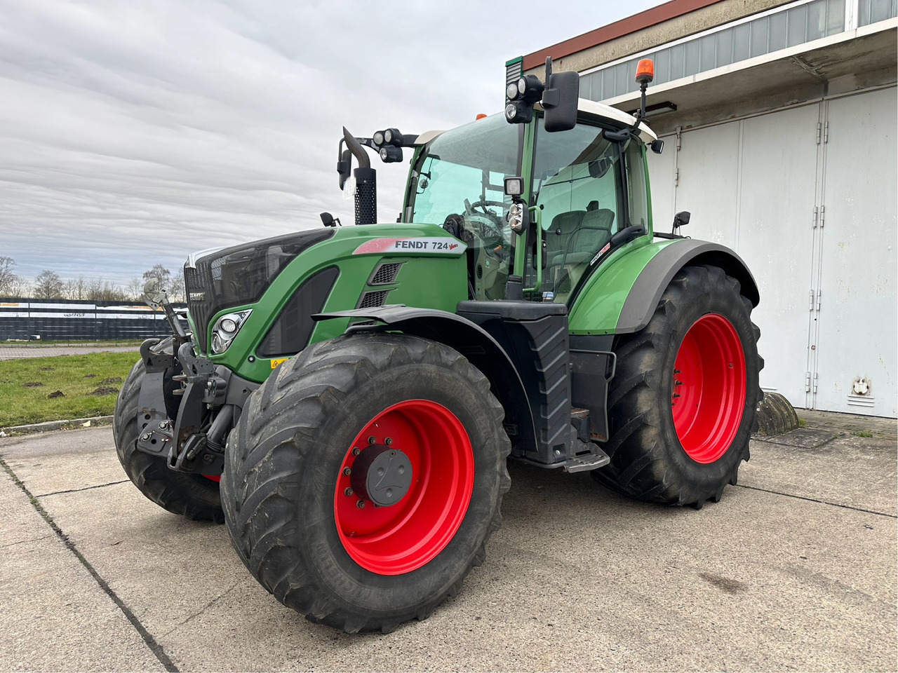 Fendt 724 Vario S4 Profi Plus - Tracteur agricole: photos 1 Fendt 724 Vario S4 Profi Plus - Tracteur agricole: photos 1