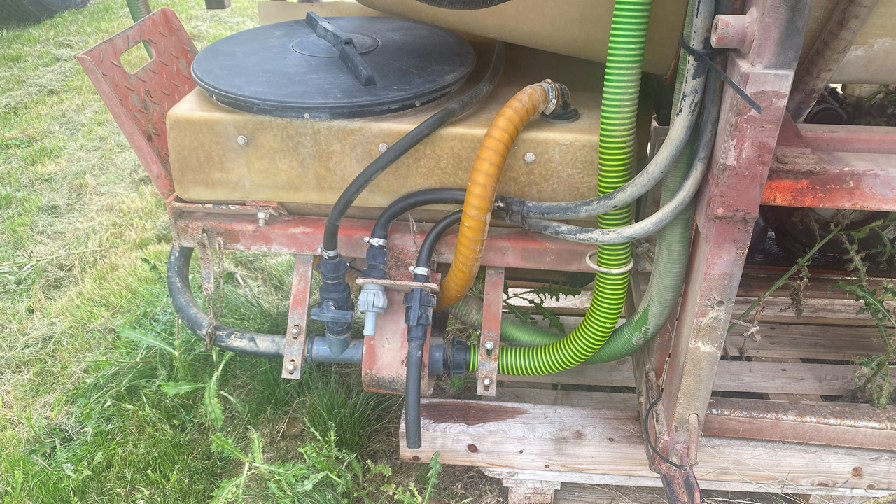 Jacoby Jacoby Eurosuper 1500l 20m - Pulvé porté: photos 4 Jacoby Jacoby Eurosuper 1500l 20m - Pulvé porté: photos 4