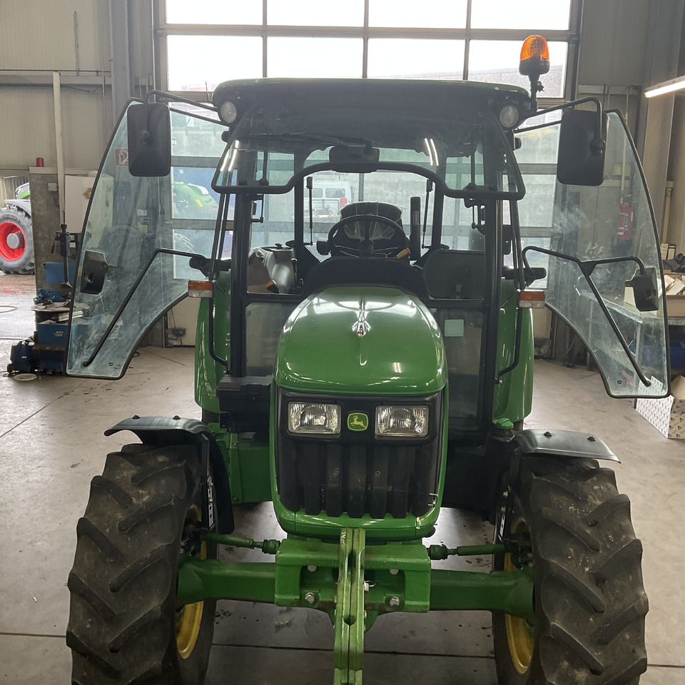 John Deere 5055 E - Tracteur agricole: photos 5 John Deere 5055 E - Tracteur agricole: photos 5