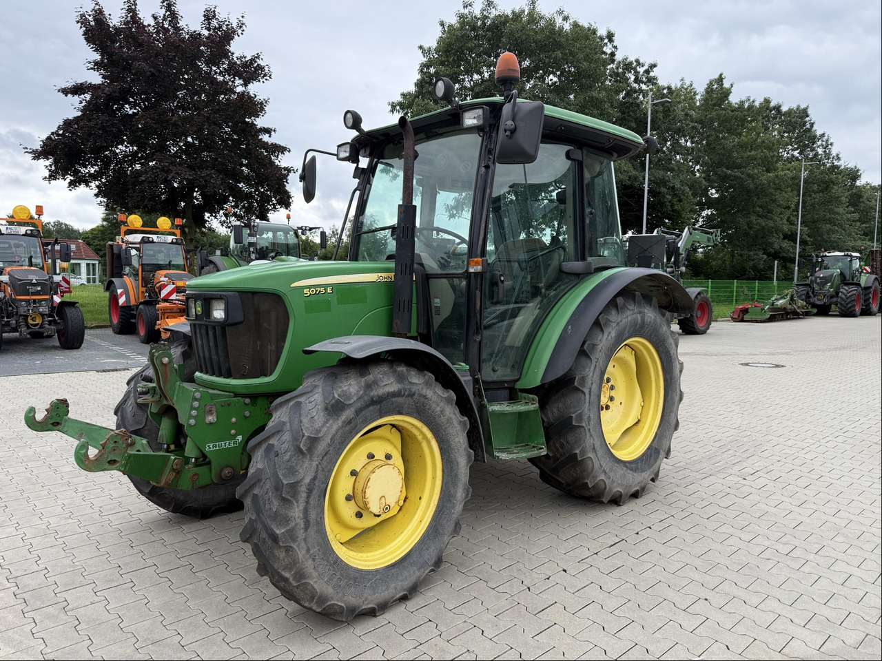 John Deere 5075E - Tracteur agricole: photos 1 John Deere 5075E - Tracteur agricole: photos 1