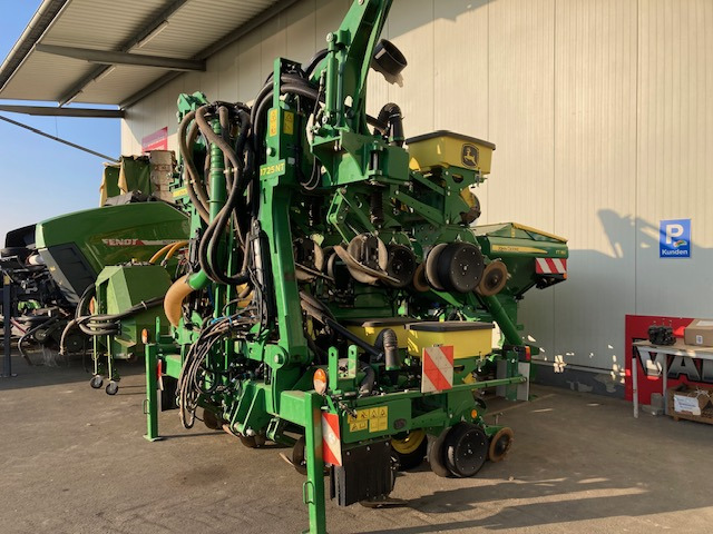John Deere Einzelkornsämaschine 1725 NT - Semoir: photos 1 John Deere Einzelkornsämaschine 1725 NT - Semoir: photos 1
