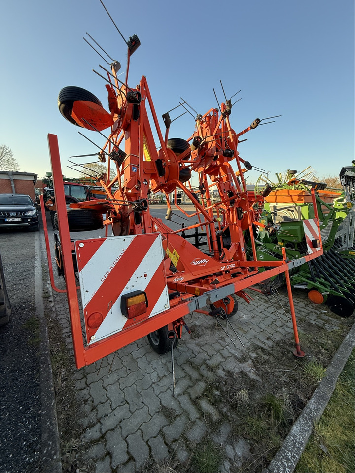 Kuhn Heuwender GF 8702 - Faneuse: photos 4 Kuhn Heuwender GF 8702 - Faneuse: photos 4