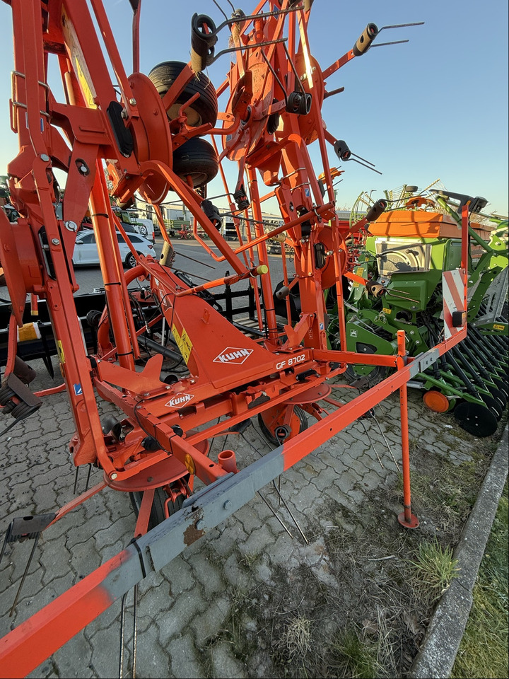 Kuhn Heuwender GF 8702 - Faneuse: photos 2 Kuhn Heuwender GF 8702 - Faneuse: photos 2