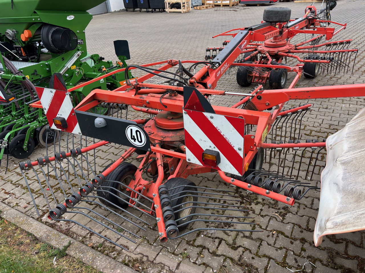 Kuhn Schwader 6632 - Faneuse: photos 3 Kuhn Schwader 6632 - Faneuse: photos 3