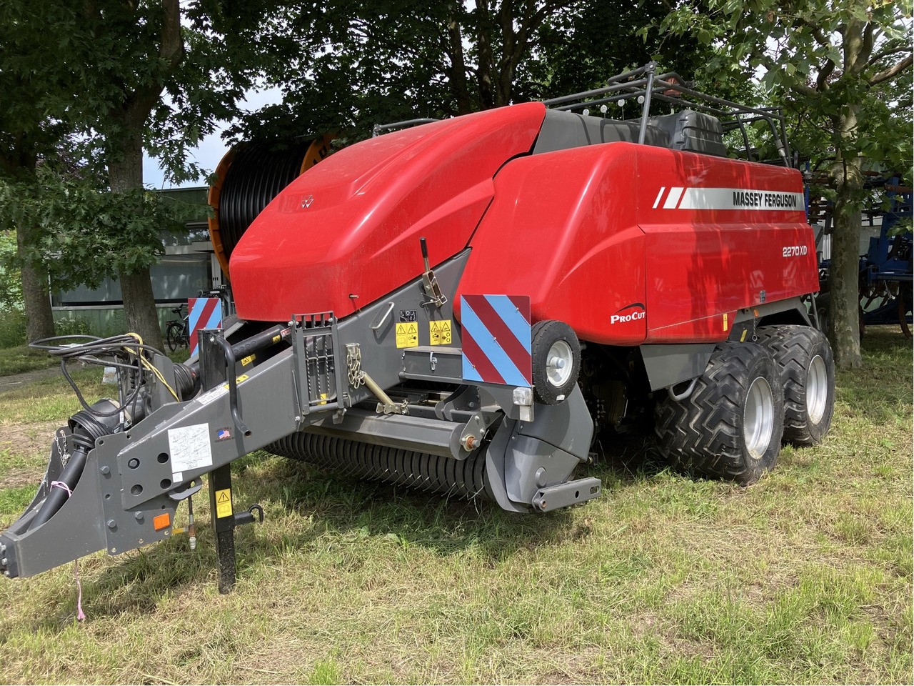 Massey Ferguson 2270 XDTC - Presse à balles cubiques: photos 5 Massey Ferguson 2270 XDTC - Presse à balles cubiques: photos 5