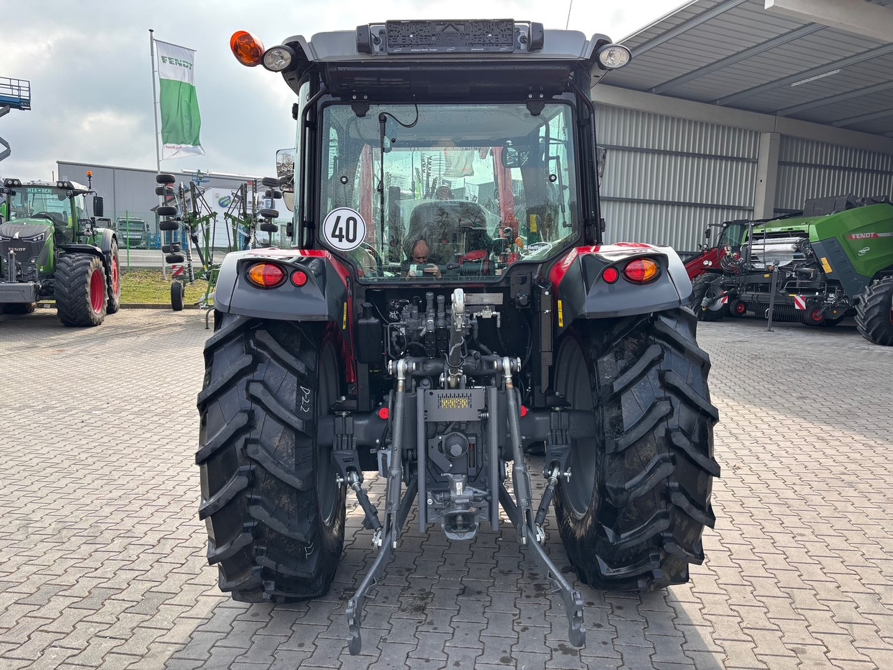 Tracteur agricole Massey Ferguson 4708 M Cab: photos 6